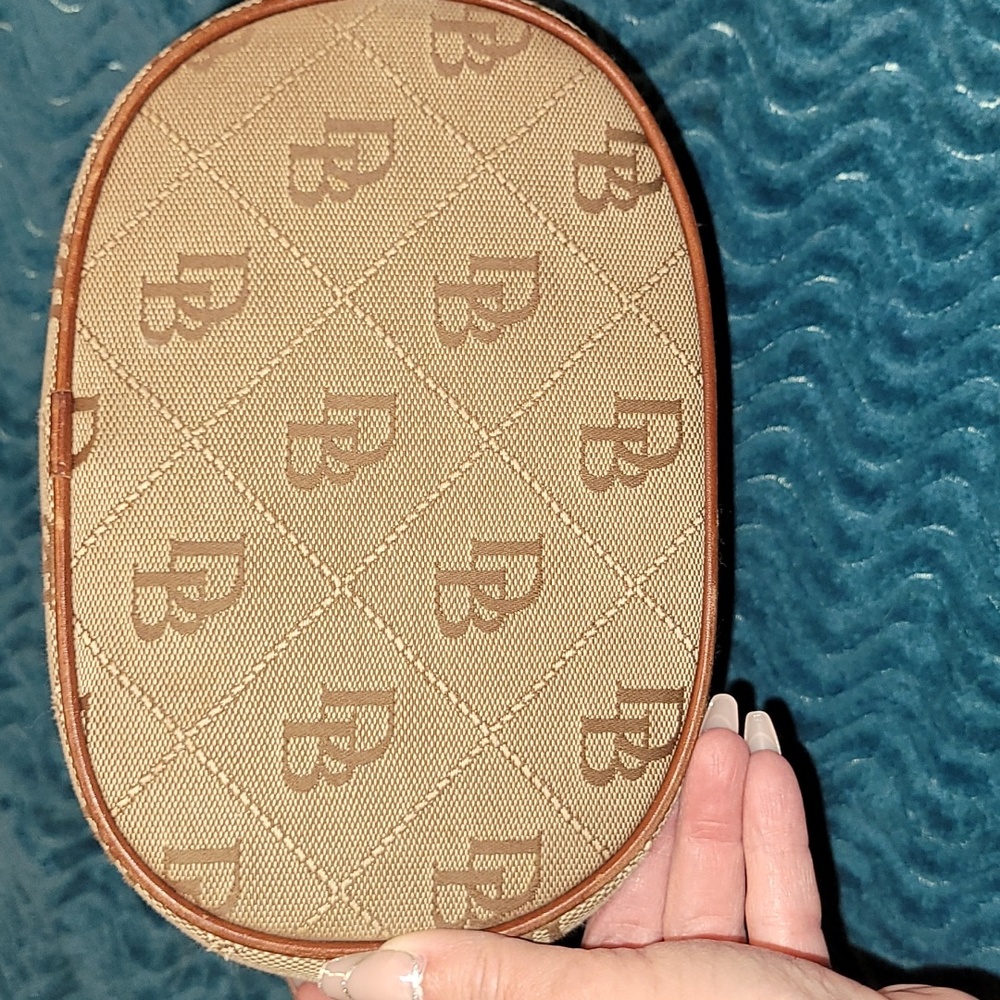 DOONEY & BOURKE CANVAS WITH LEATHER HANDBAG - Picture 4 of 9
